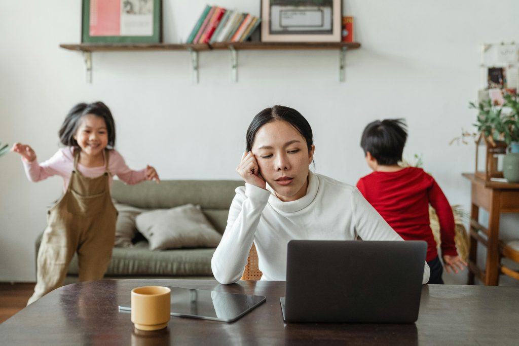How to Balance Your Priorities as a Woman Juggling Career, Family, and Personal Goals – Goal Accomplishment Made Easy