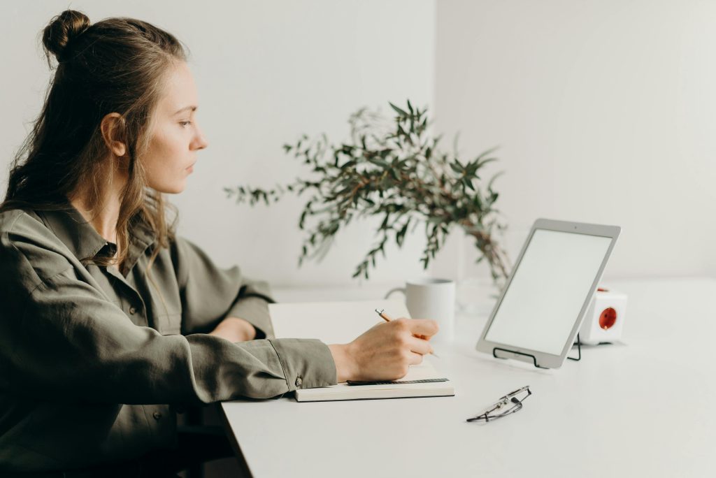10 Simple Ways to Start Achieving Success in Your Personal Life by Goal Accomplishment Made Easy